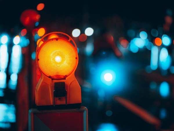 Traffic lights and warning signs battery solutions