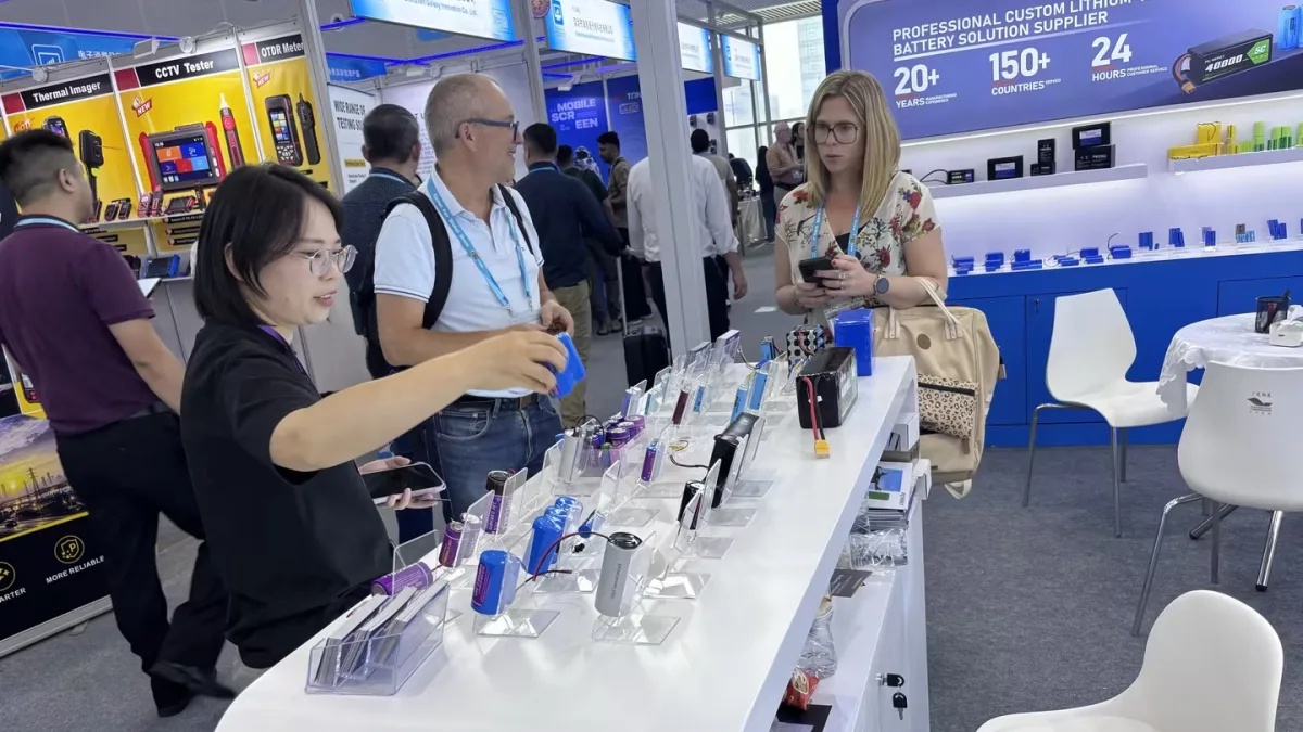 PKNERGY rechargeable cylindrical lithium-ion and lithium polymer battery product display at the 140th Canton Fair